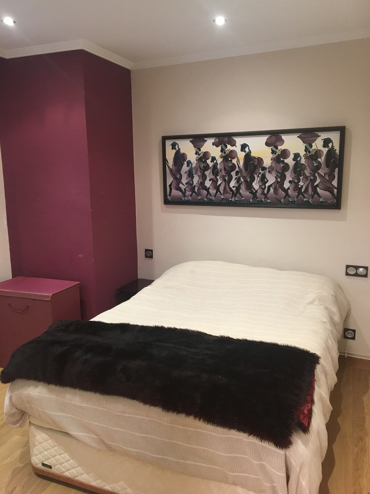 от прозореца на основната спалня с двойно легло се виждат замъка и Ермитажа на Санта Сесилия, той също се брои с музикални нишки