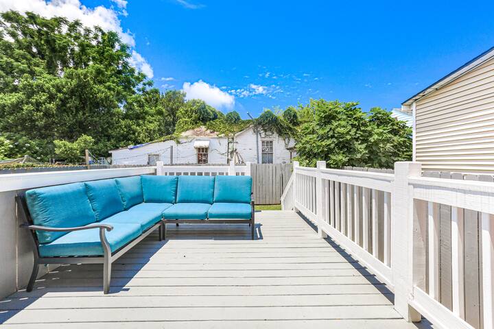 Enchanting Uptown Getaway gallery image 3