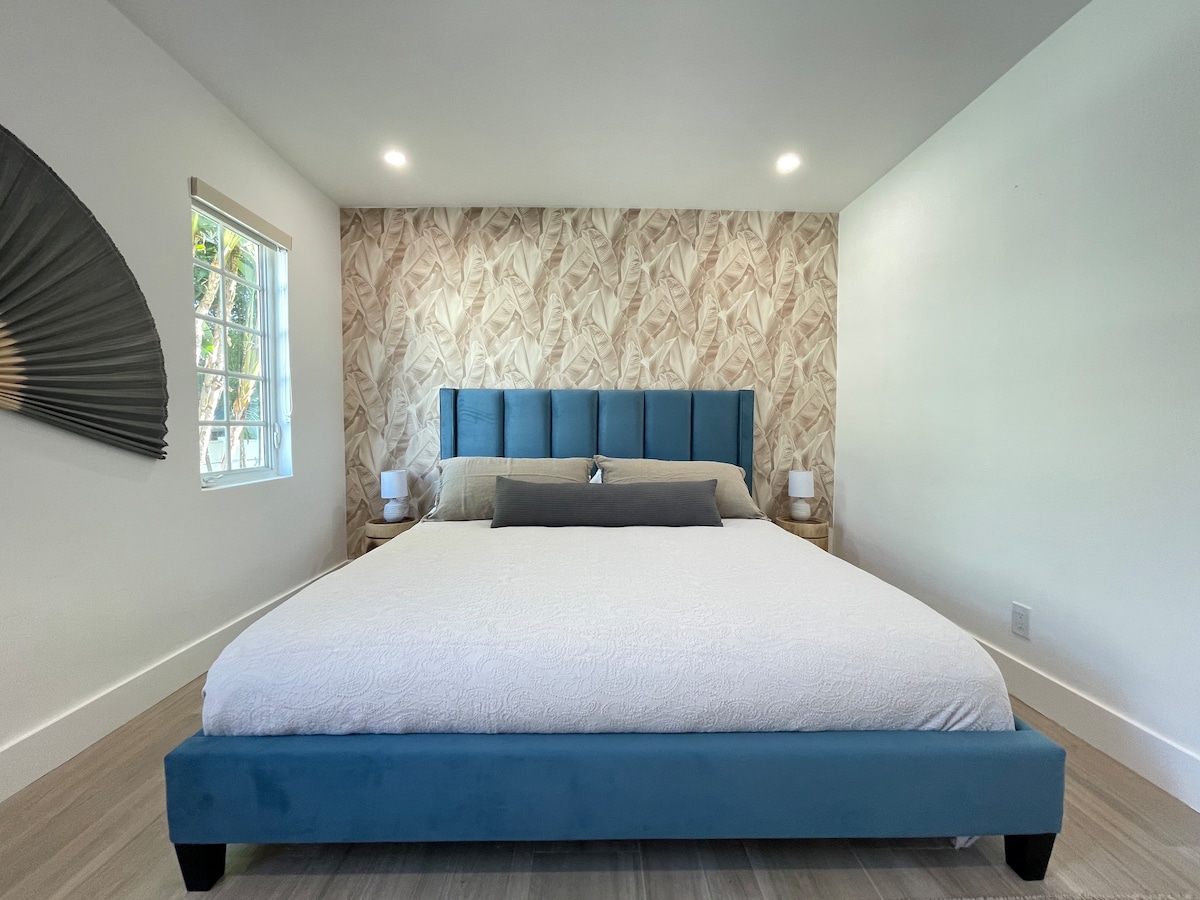 卧室2张加大双人床