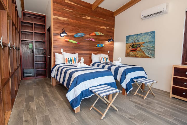 Chumba cha kulala cha ghorofa ya pili kilicho upande wa Kaskazini. Chaguo la watu wawili.