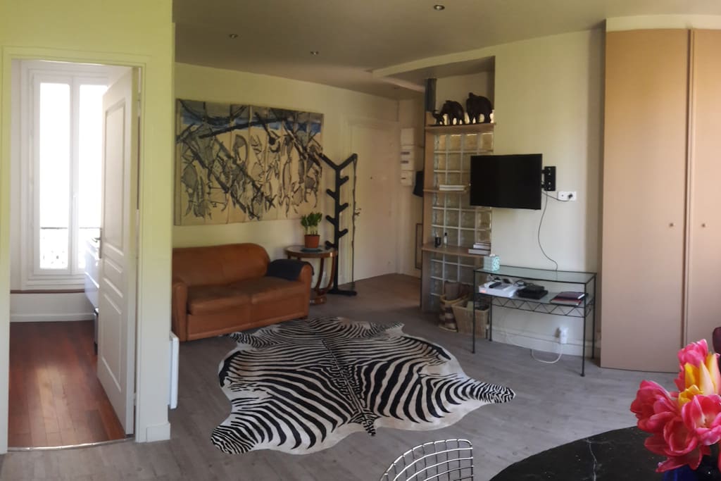Living room seen from the kitchen