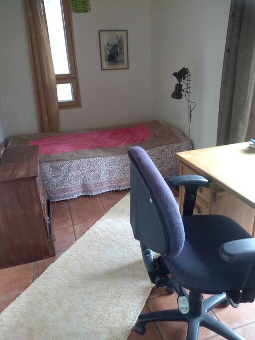 bedroom 2 bed size 120cm