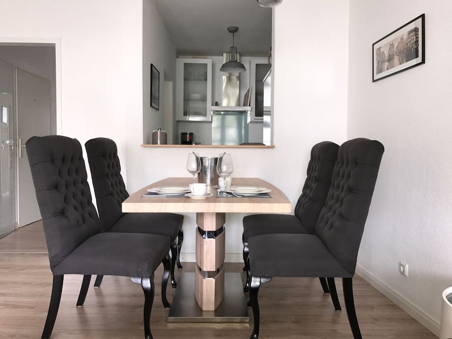 Dining Table with 4 Chairs 1