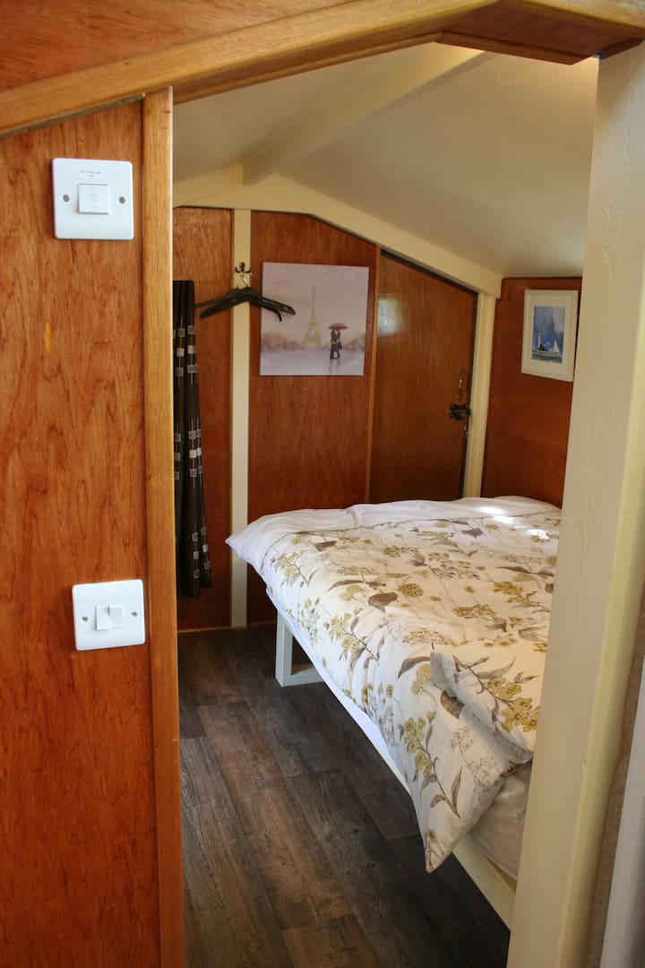 Kuchyňa s výhľadom na spálňu 10,06,2018.