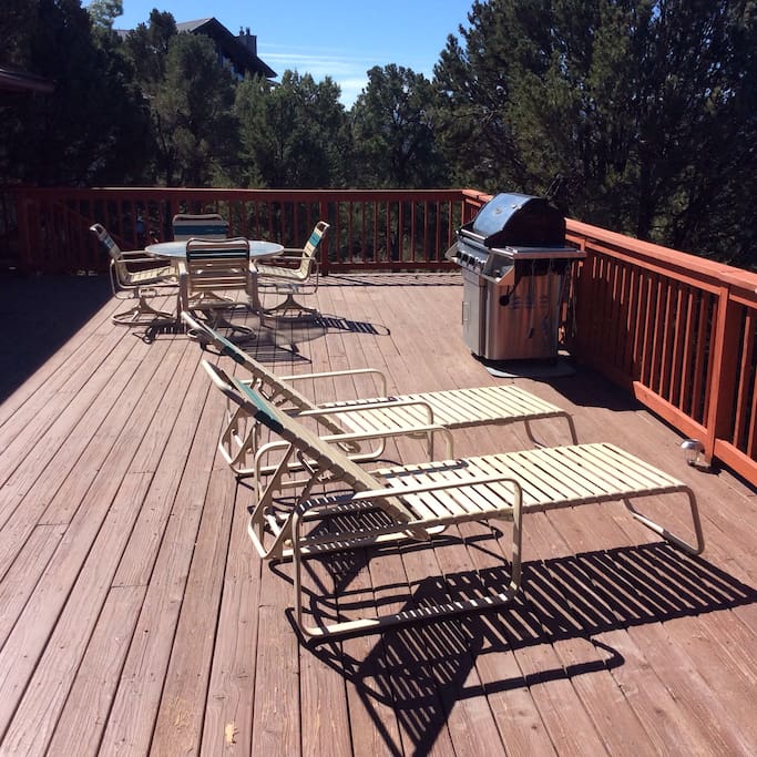 Deck has 180 degree view of Rim