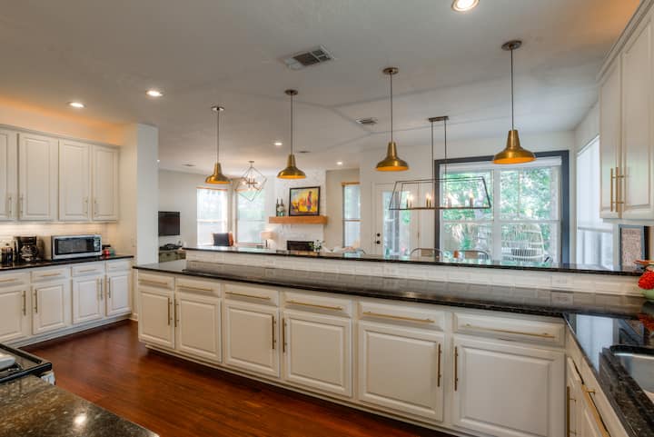 4BR Hill Country Home SXSW, ACL, F1
