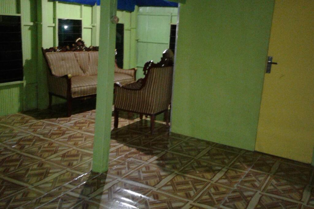 Interrior family room