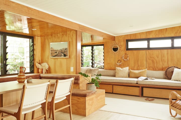 Cedar Cabin by the Beach – BYRON Town Centre