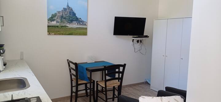Bleu: Charming 3* Cottage With Heated Pool/hot Tub - ノルマンディー