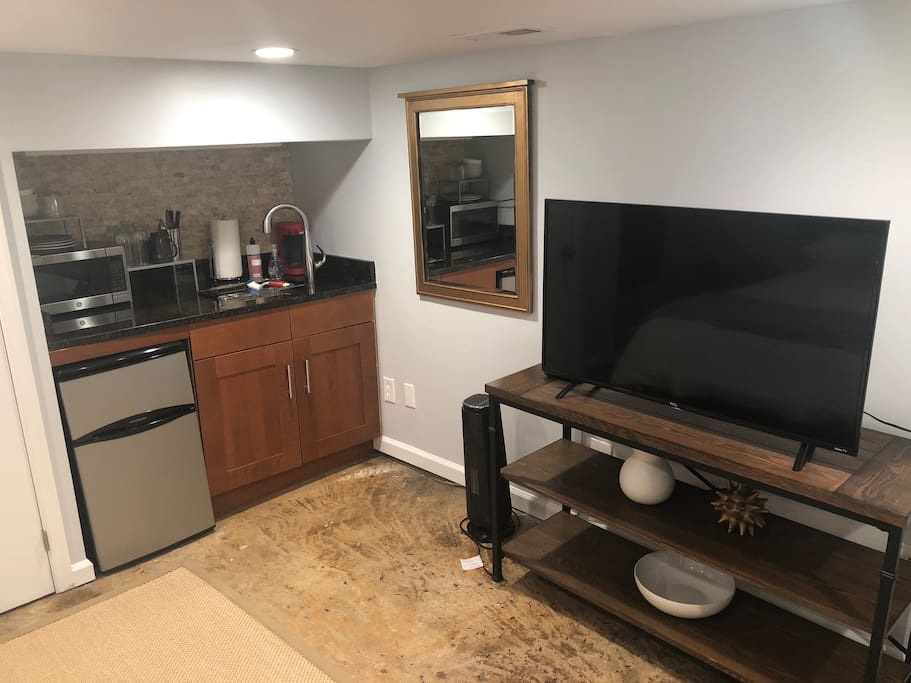 TV and Kitchenette