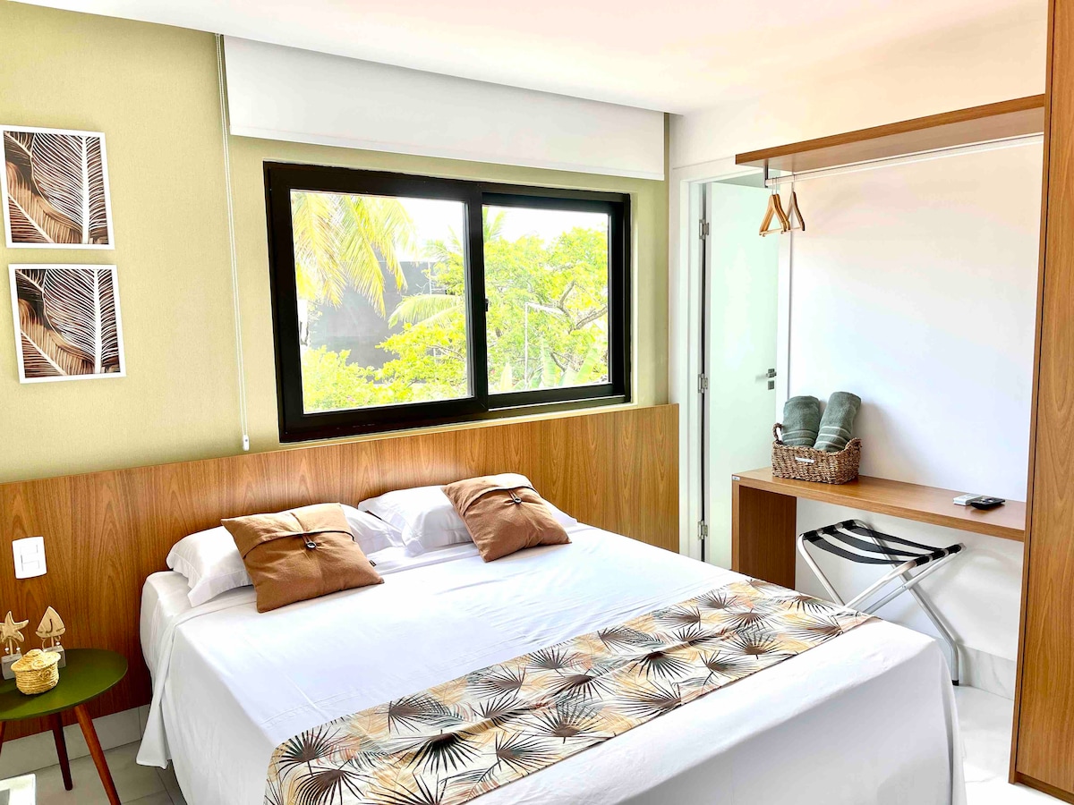 Moderna suite doble, acogedora con cama tamaño queen, TV inteligente, aire acondicionado dividido, armario planeado.