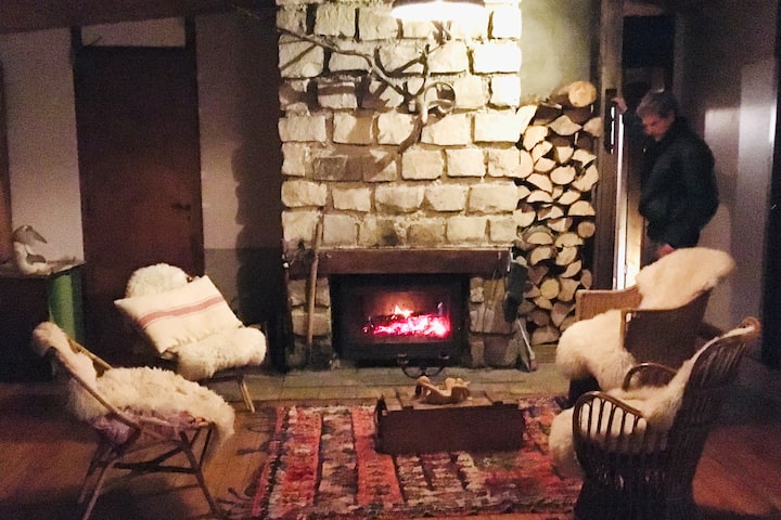 ห้องนั่งเล่น 1 - เตาผิงและสต็อกไม้...