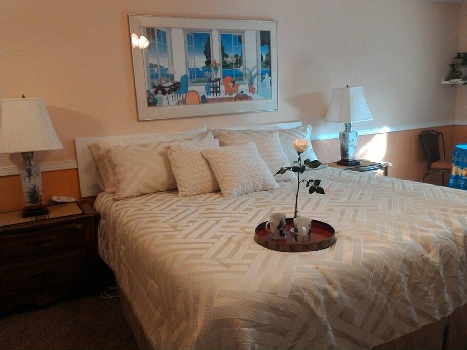 Adjustable Tempurpedic bed is cozy and comfortable