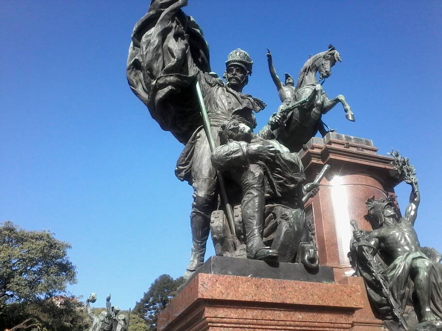 monumento en plaza san martin