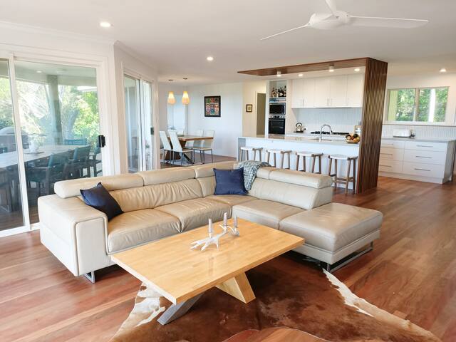 Ocean View Beach House gallery image 4