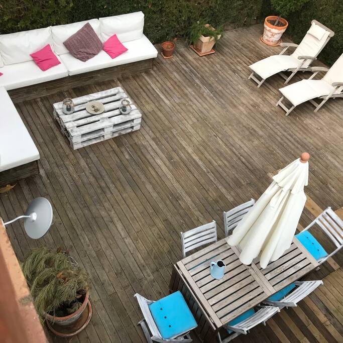 Patio con salida a la comunidad
