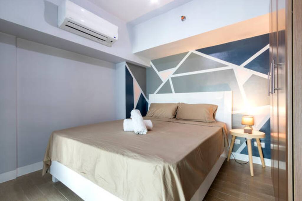 Bedroom with Queen Bed