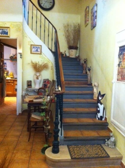 L'escalier menant aux chambres