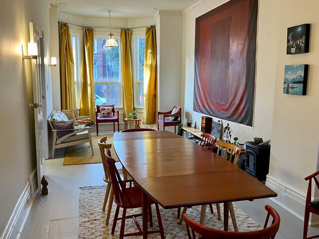 Fun and Bright House Queen West gallery image 5