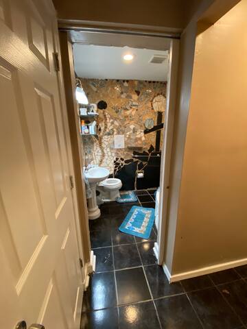 THE CLEAVER BRIGHTON PARK 10 min downtown or mdway gallery image 3