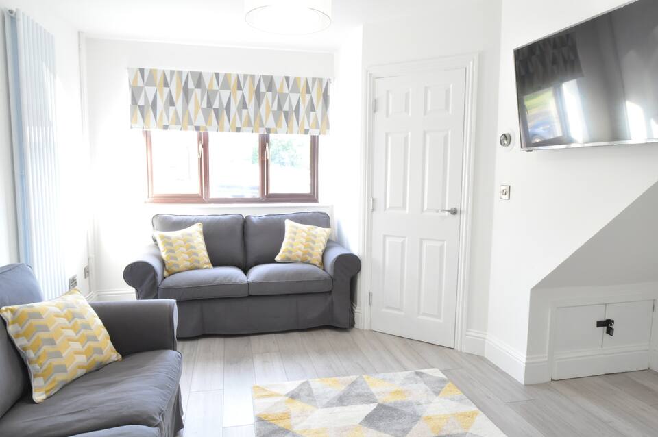 The Osprey - Comfortable 3-Bedroom Stay for Business or Leisure — photo 1