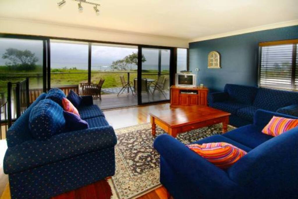 Upstairs Lounge