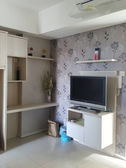 TV dan meja serbaguna