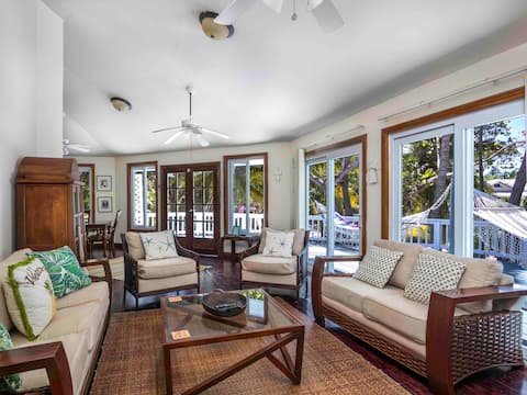 Casa Kennedy - Best Location on West Bay Beach