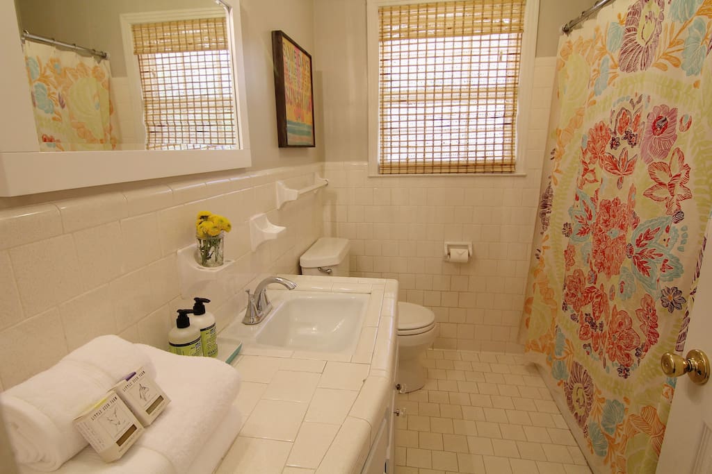 Hall bathroom with soft towels, shampoo and conditioner provided along with a local TN bar of soap.