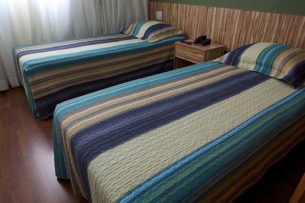 Quarto com cama solteiro
