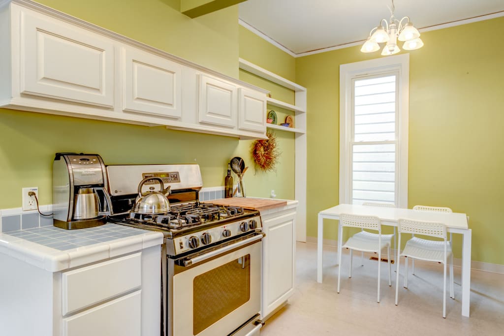 Eat-in kitchen