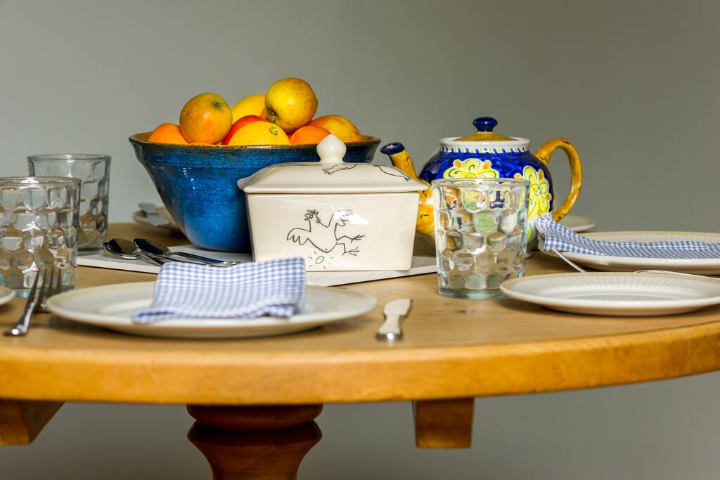 Welcoming kitchen table