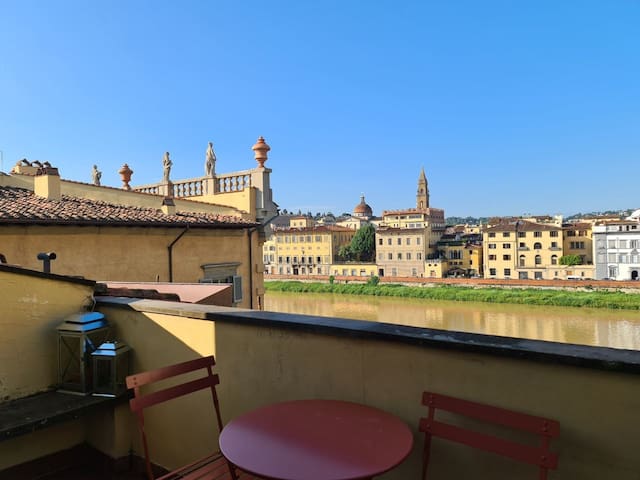 Breathtaking view w/balcony, quiet 4th, elevator