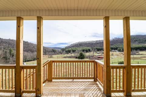 Porch n' Pasture Farm by Buffalo Mountain Getaway