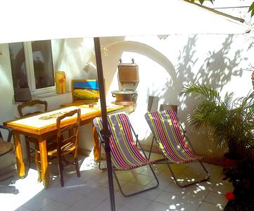 Nice terrace, near train station, old port & Mucem