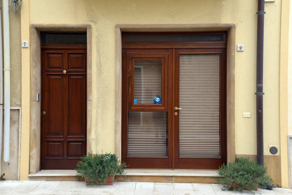 L'ENTRATA DELL'APPARTAMENTO