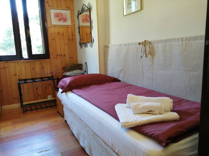 Spavaća soba s krevetom za jednu osobu