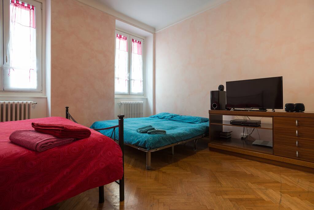 Bed + sofa bed configuration.