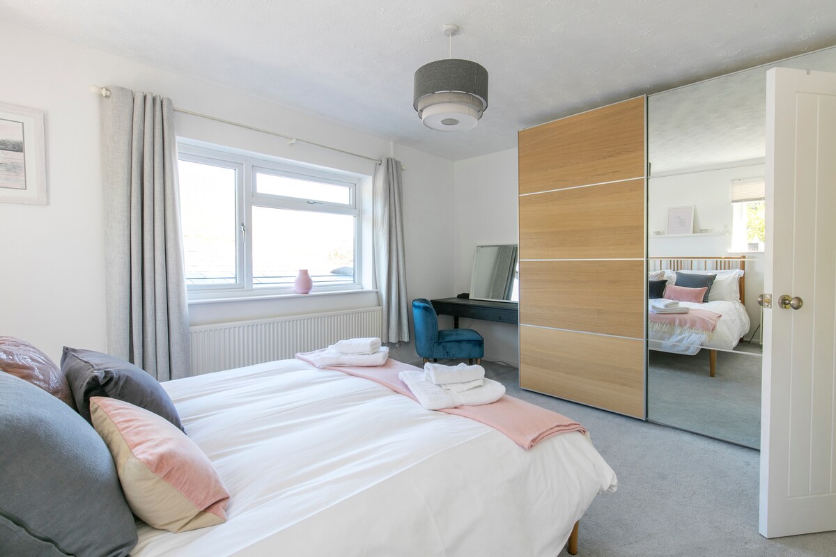 Master bedroom, plenty of storage