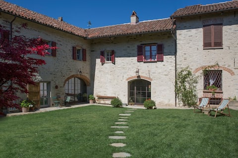 MURAZZANO, A SECRET GARDEN OVERLOOKING THE LANGHE