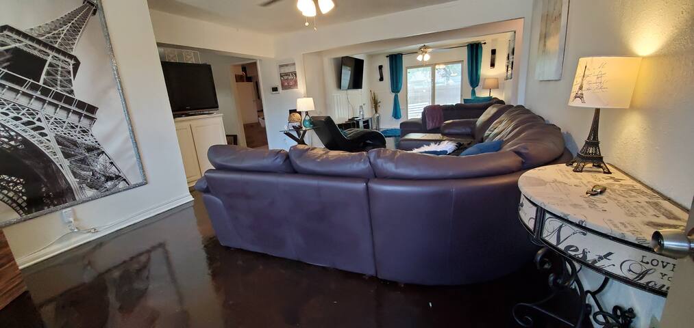 NEWLY Remodeled Sleeps 16/2 Queen,3 Full, 4 Twin gallery image 2