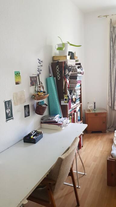 Sunny large desk space