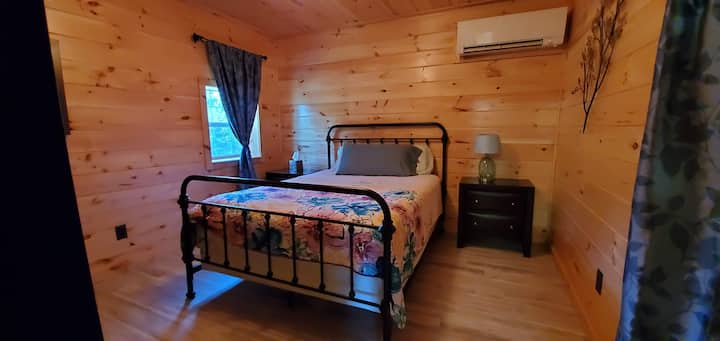 Second bedroom, Queen bed