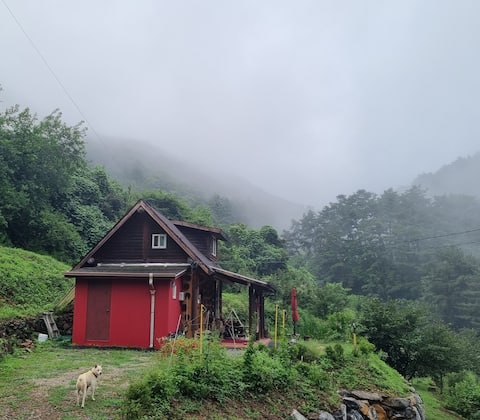 Private cabin with stars (Mt. Bongrae 450 elevation, breathtaking views, forest winery experience)