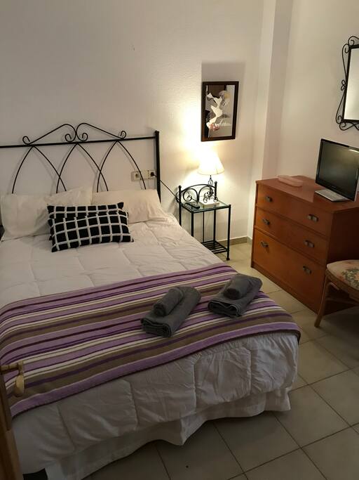 room for 2 people with private bathroom