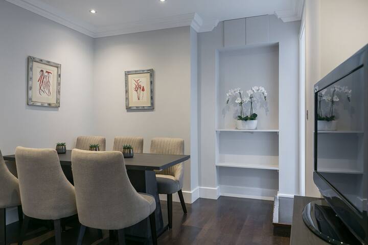 Luxe Two bed serviced apartment with A/C & Lift gallery image 4