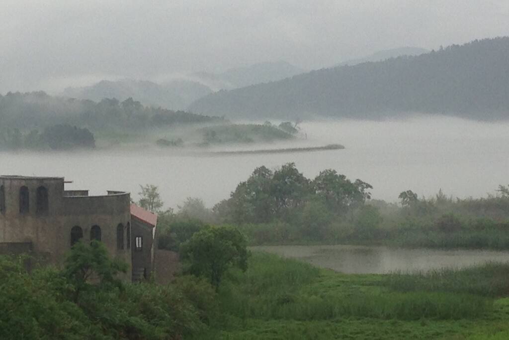 美術館與青弋江霧景