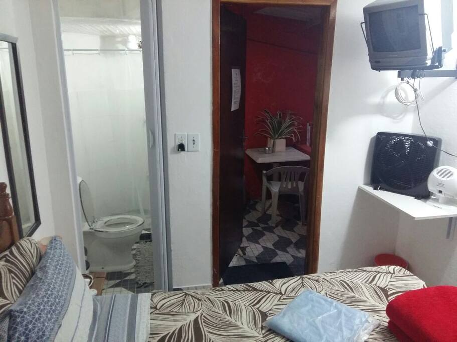 Banheiro privativo. Sempre limpo e equipado com chuveiro.
