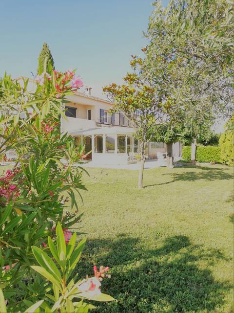 Spacious Villa in Les Vignes * Wood pizza oven