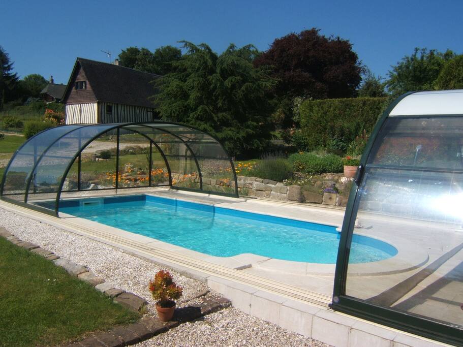 La piscine (ouverte du 1er mai au 1er octobre selon la météo)